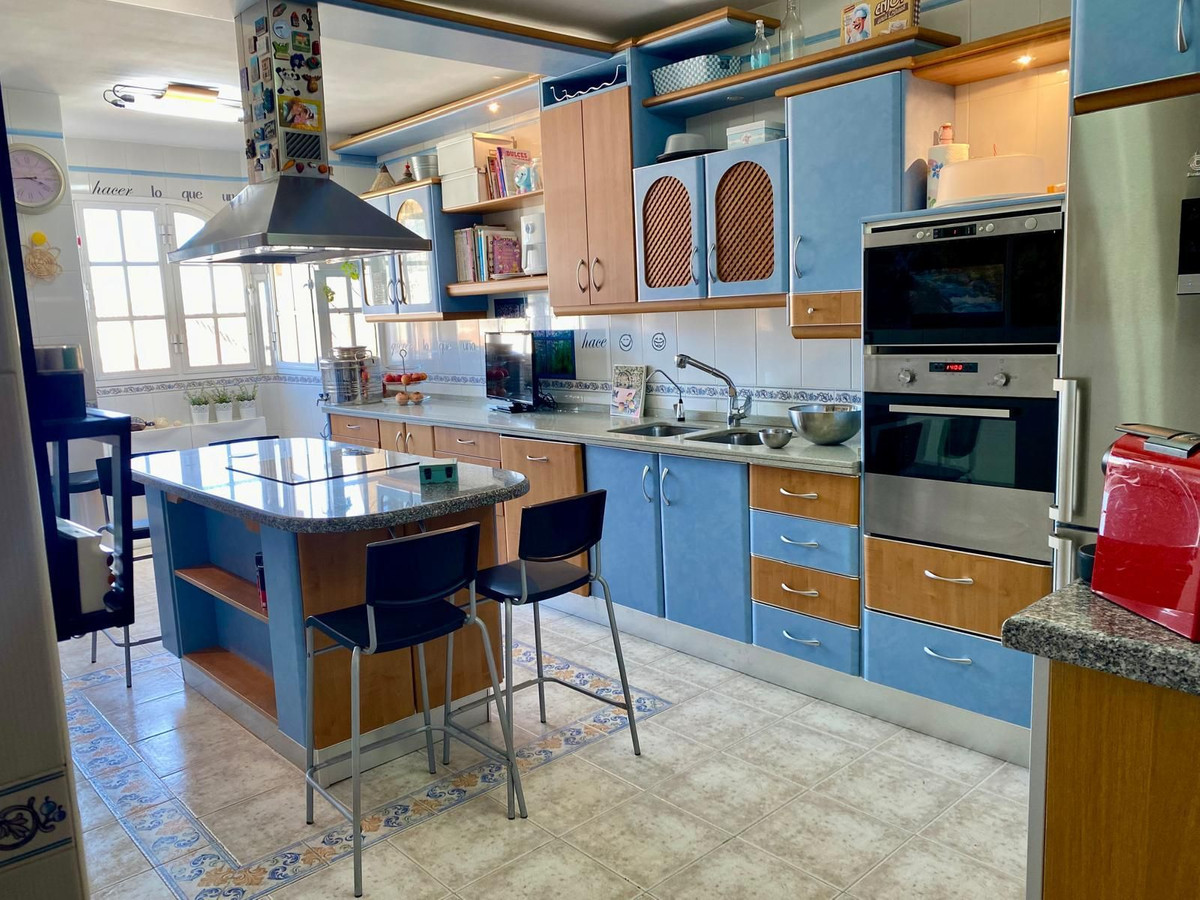 4 Bed Apartment for sale in Fuengirola Costa Del Sol, Málaga, Spain