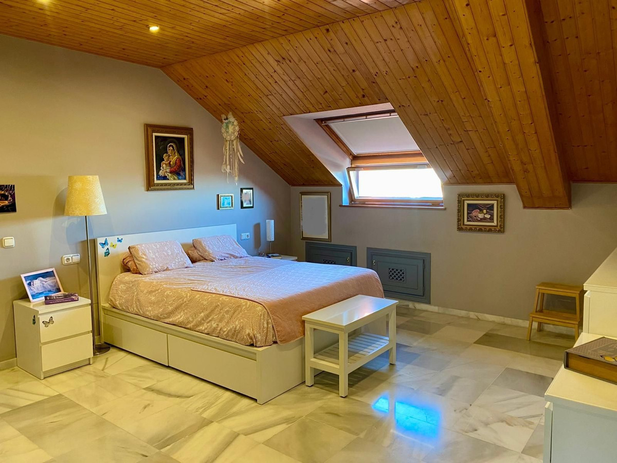 4 Bed Apartment for sale in Fuengirola Costa Del Sol, Málaga, Spain