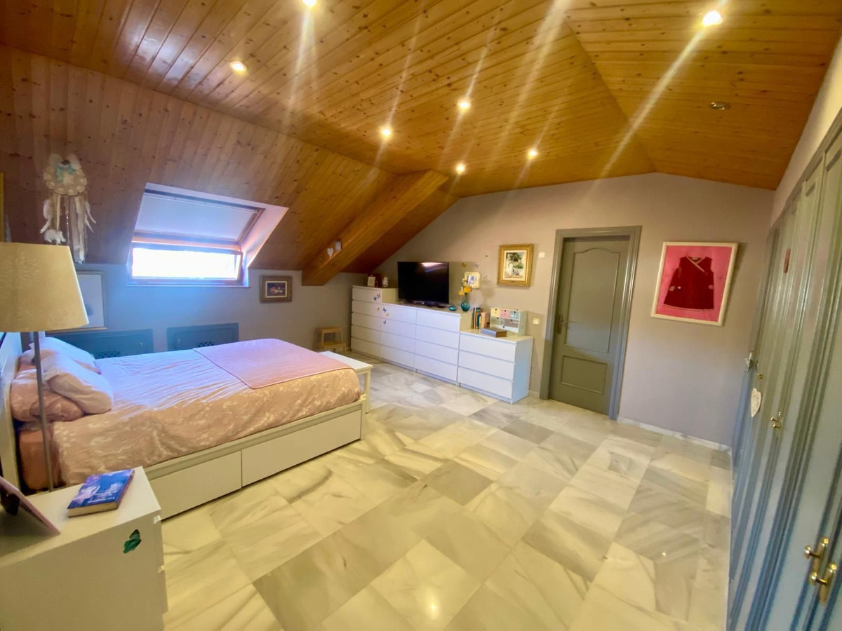 4 Bed Apartment for sale in Fuengirola Costa Del Sol, Málaga, Spain