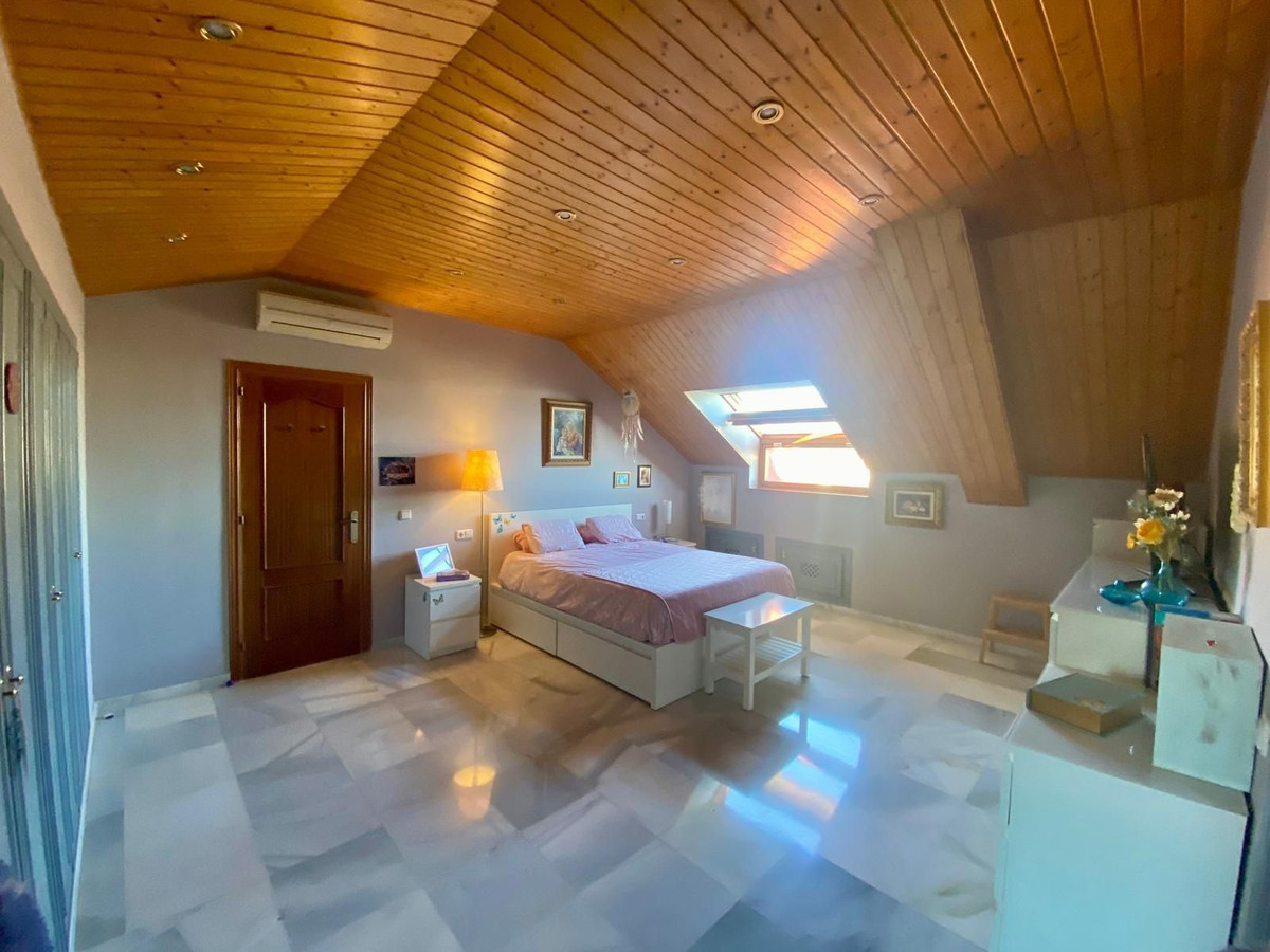 4 Bed Apartment for sale in Fuengirola Costa Del Sol, Málaga, Spain