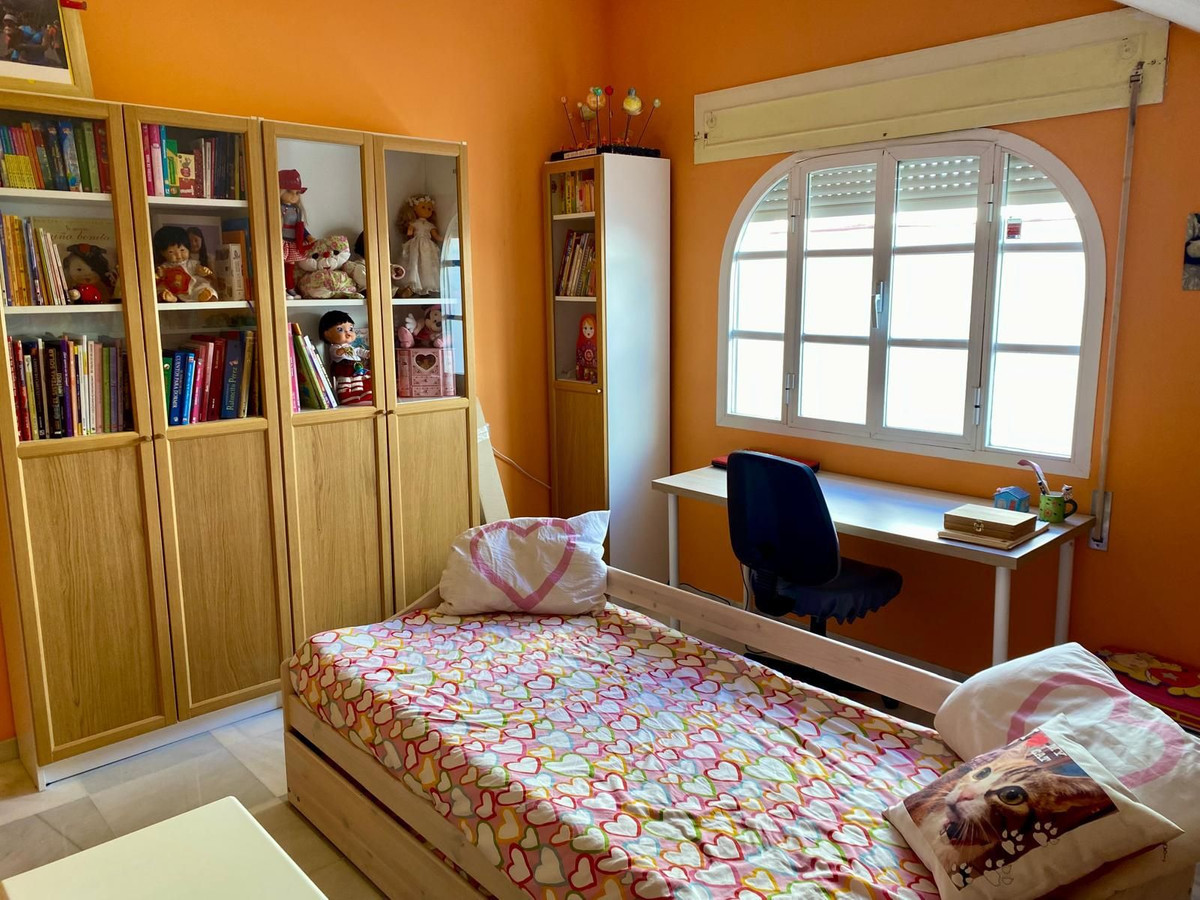 4 Bed Apartment for sale in Fuengirola Costa Del Sol, Málaga, Spain
