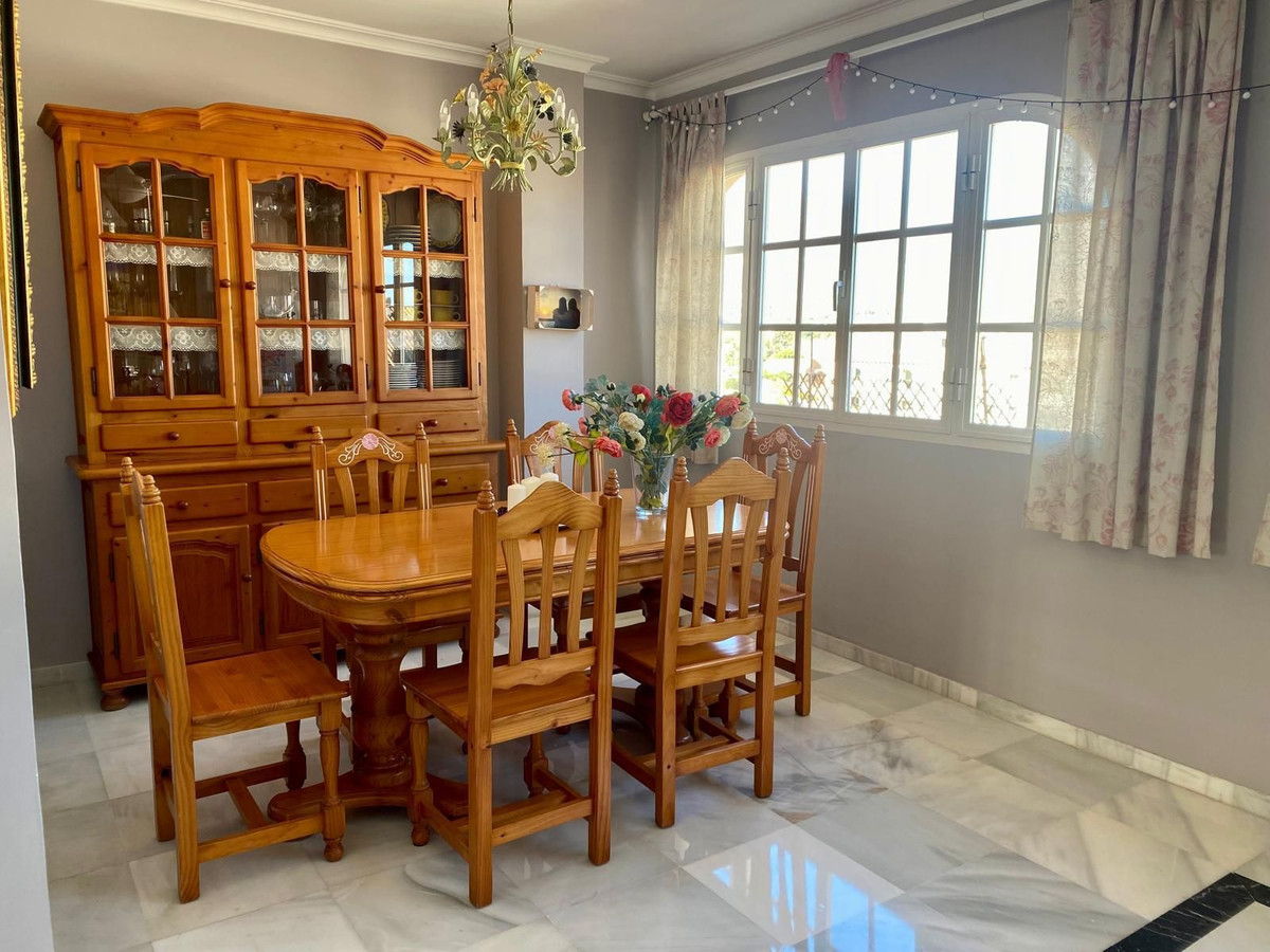 4 Bed Apartment for sale in Fuengirola Costa Del Sol, Málaga, Spain