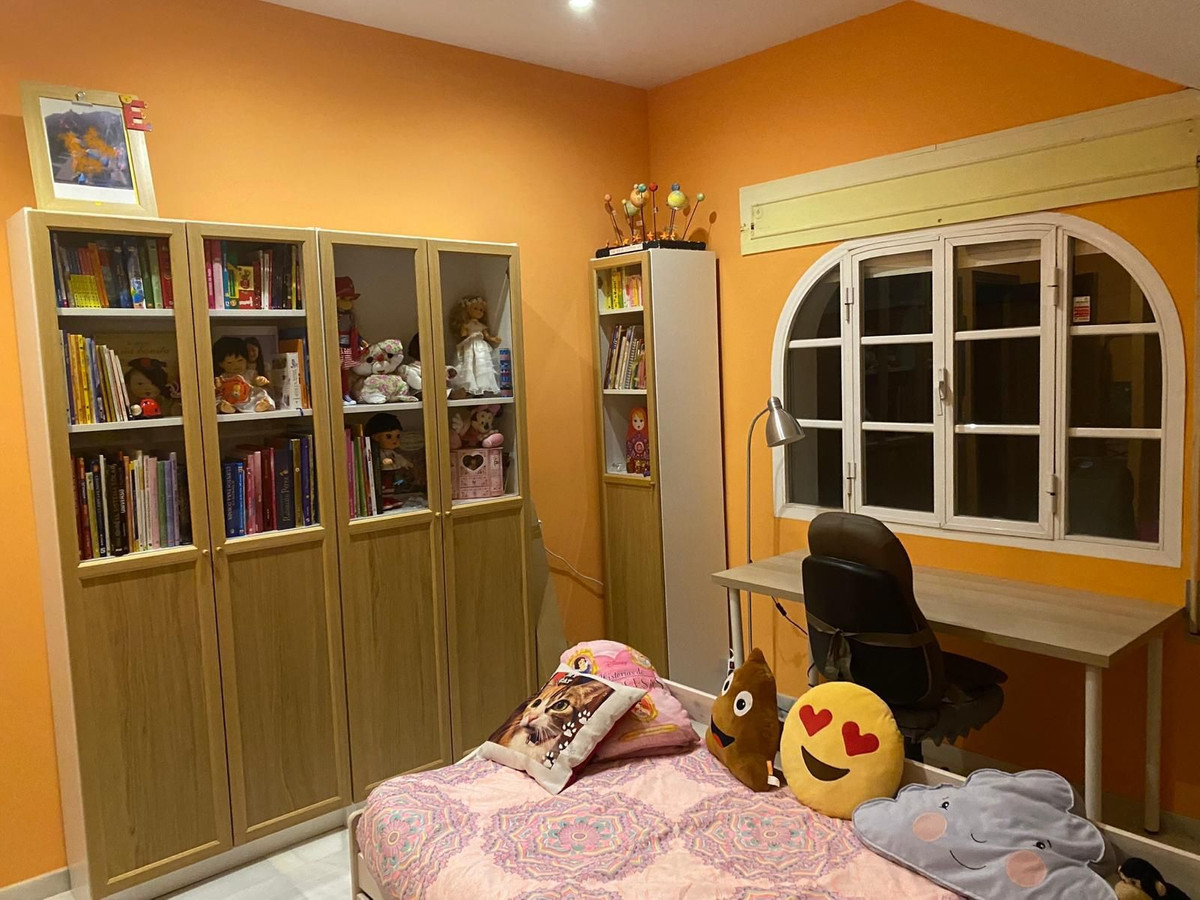4 Bed Apartment for sale in Fuengirola Costa Del Sol, Málaga, Spain