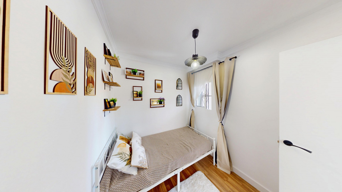 Se vende Apartamento Planta Media de 2 dormitorios en Costa Del Sol East, Málaga, España