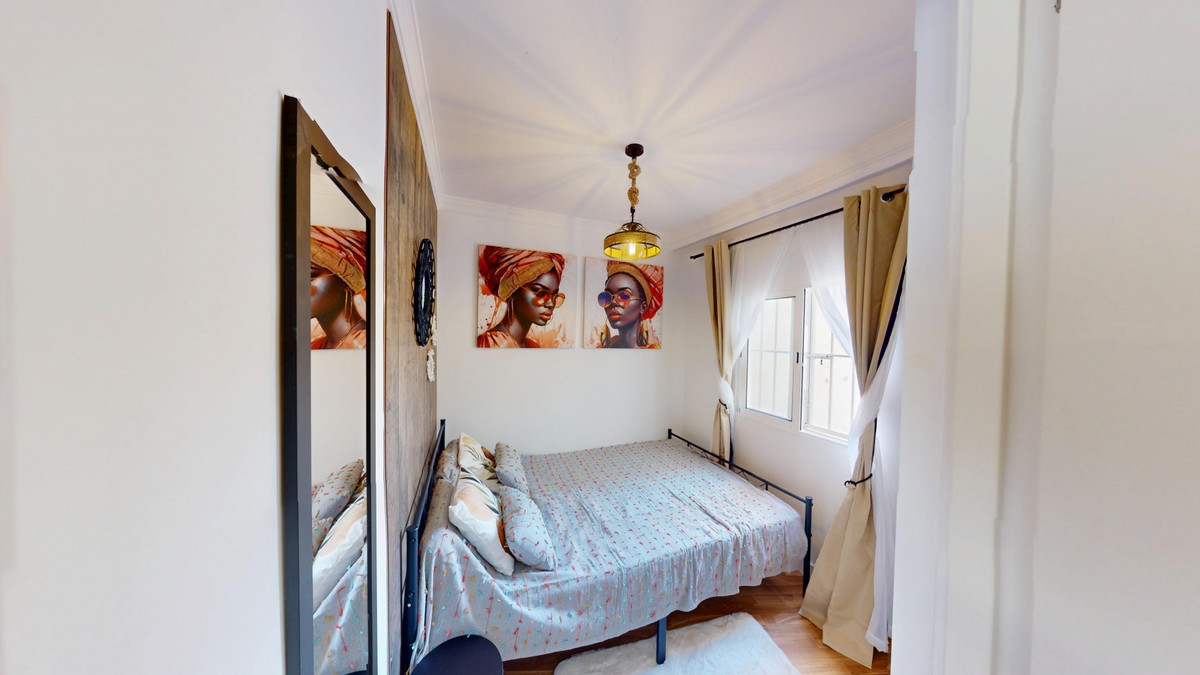 Se vende Apartamento Planta Media de 2 dormitorios en Costa Del Sol East, Málaga, España