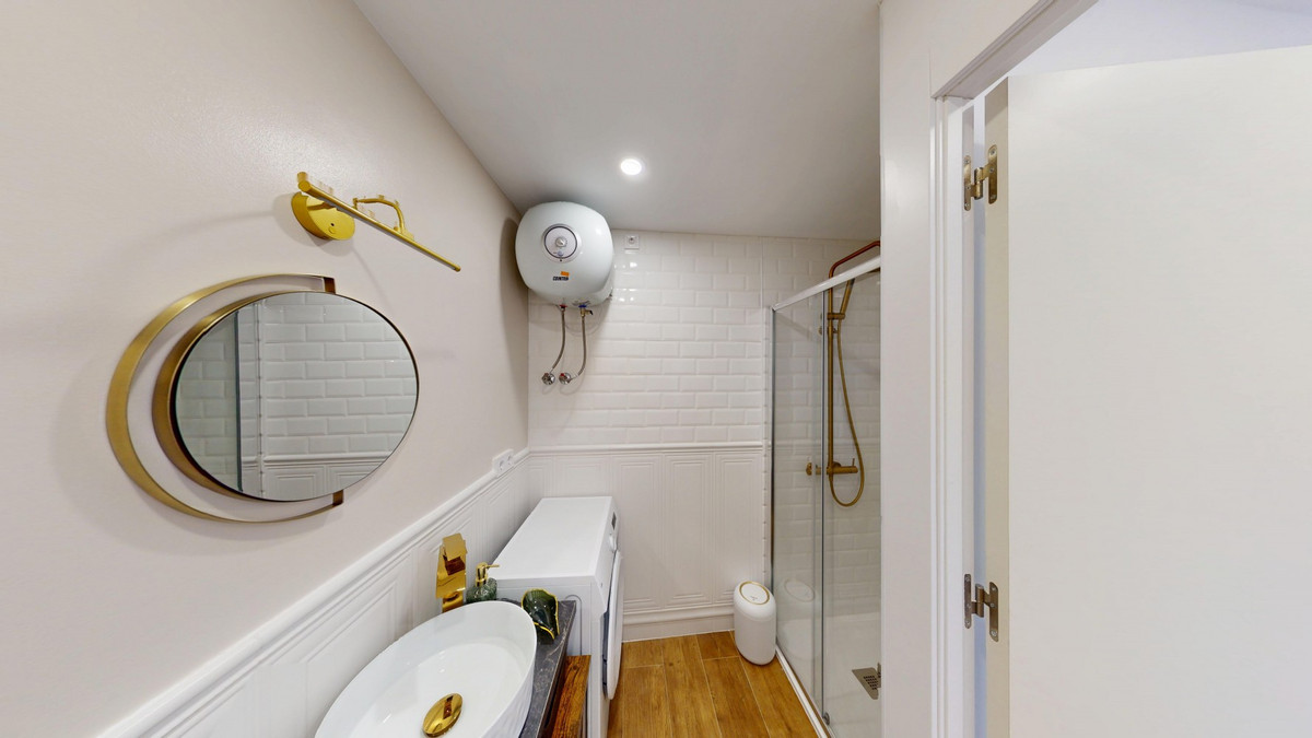 Se vende Apartamento Planta Media de 2 dormitorios en Costa Del Sol East, Málaga, España