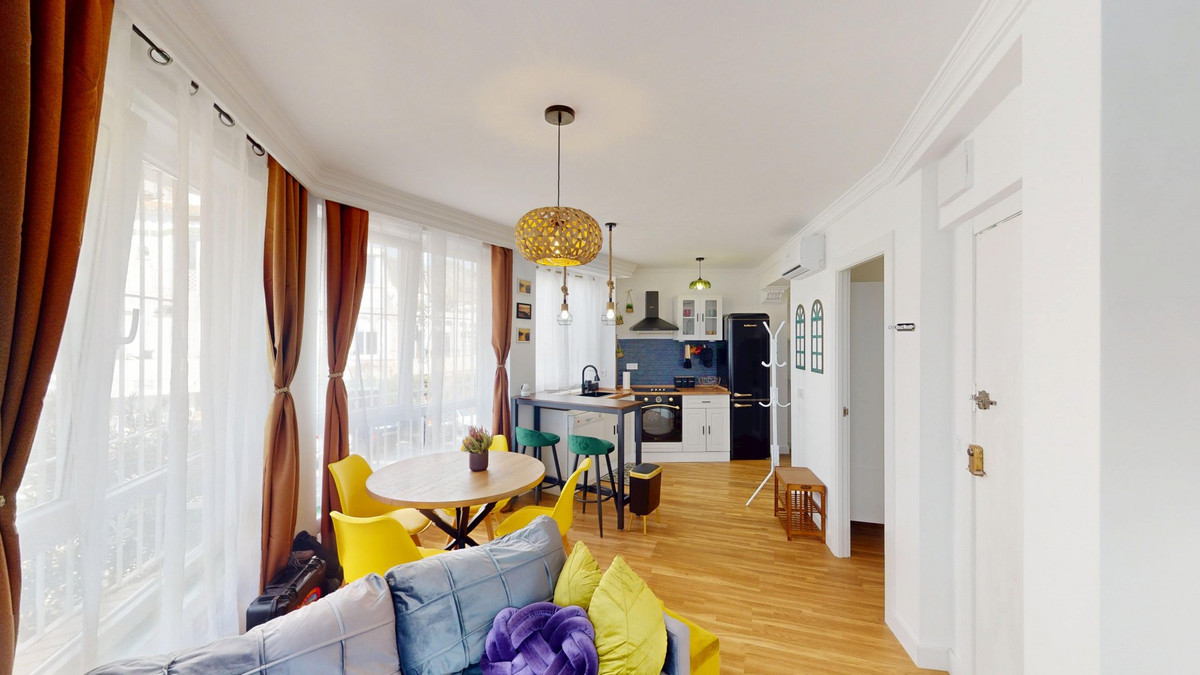 Se vende Apartamento Planta Media de 2 dormitorios en Costa Del Sol East, Málaga, España