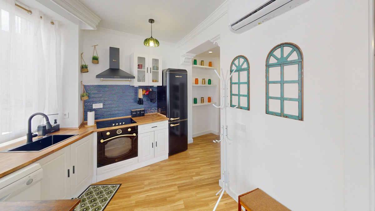 Se vende Apartamento Planta Media de 2 dormitorios en Costa Del Sol East, Málaga, España