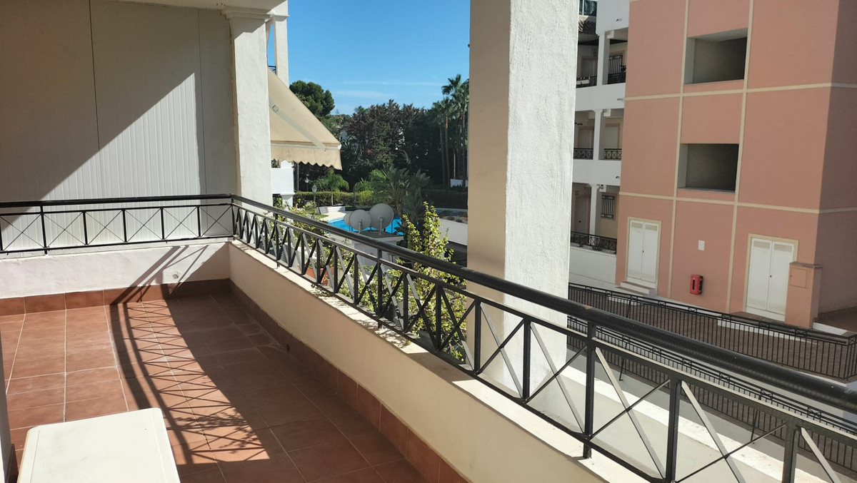 2 Bed Apartment for sale in Nueva Andalucía Costa Del Sol, Málaga, Spain