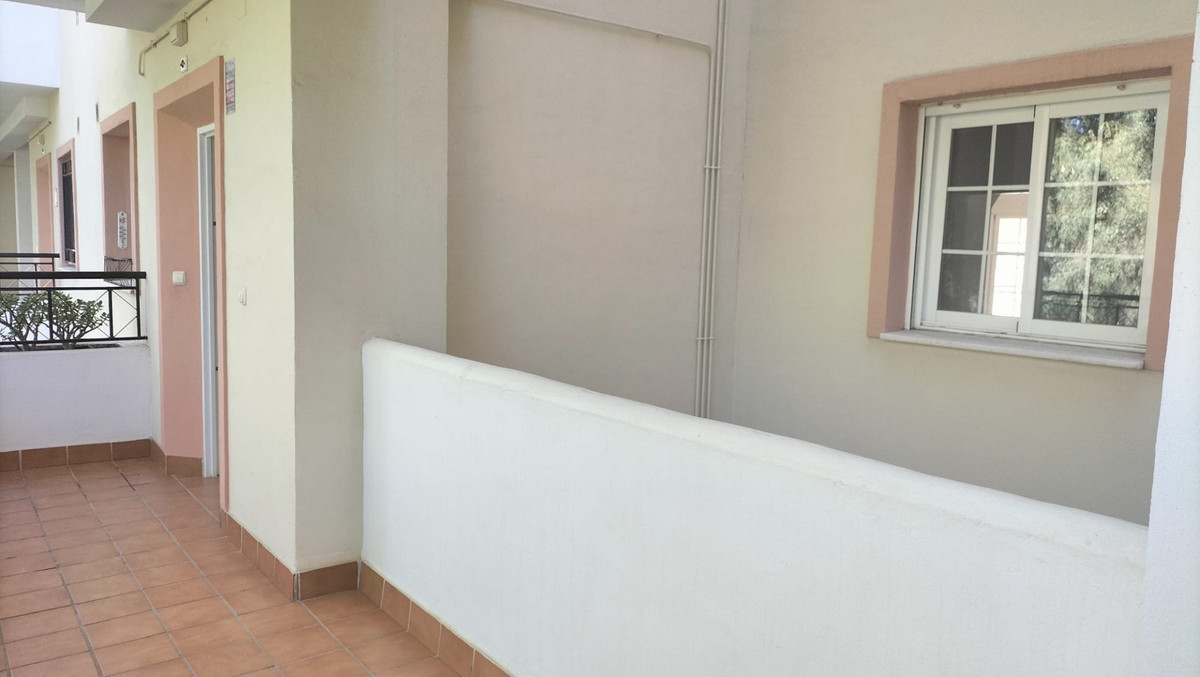 2 Bed Apartment for sale in Nueva Andalucía Costa Del Sol, Málaga, Spain