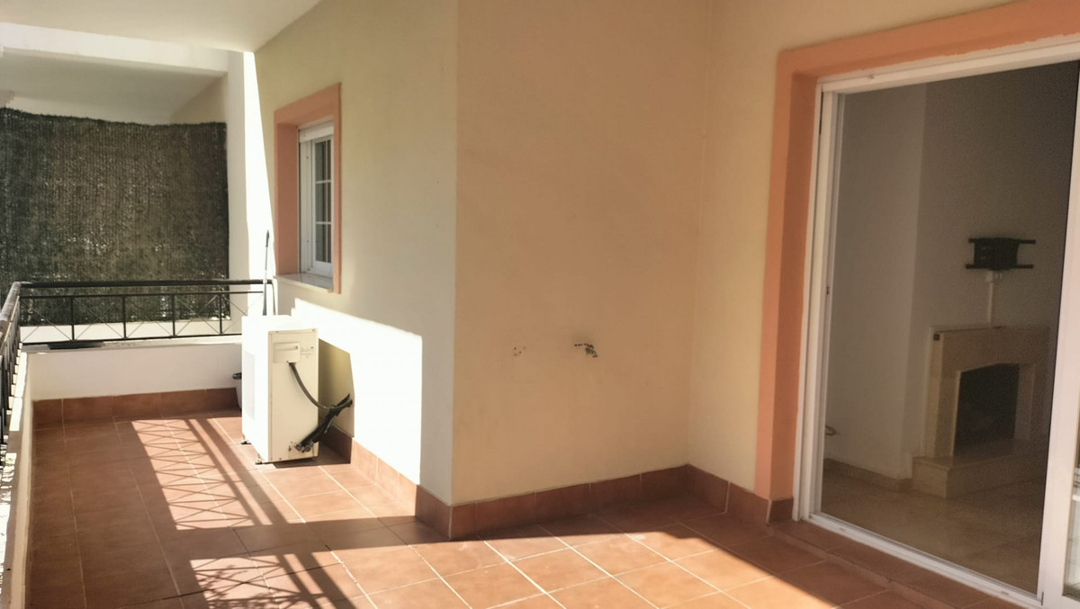 2 Bed Apartment for sale in Nueva Andalucía Costa Del Sol, Málaga, Spain