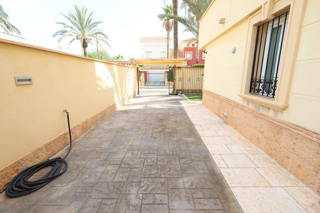 4 Bed Townhouse for sale in Cabo Roig Costa Blanca, Alicante, Spain