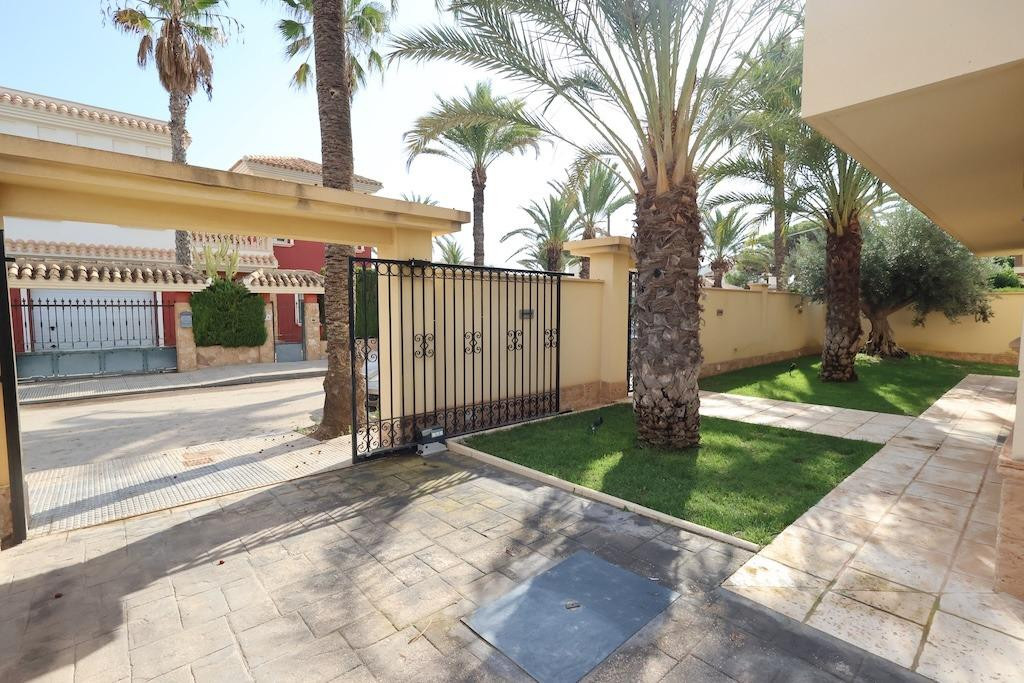 4 Bed Townhouse for sale in Cabo Roig Costa Blanca, Alicante, Spain