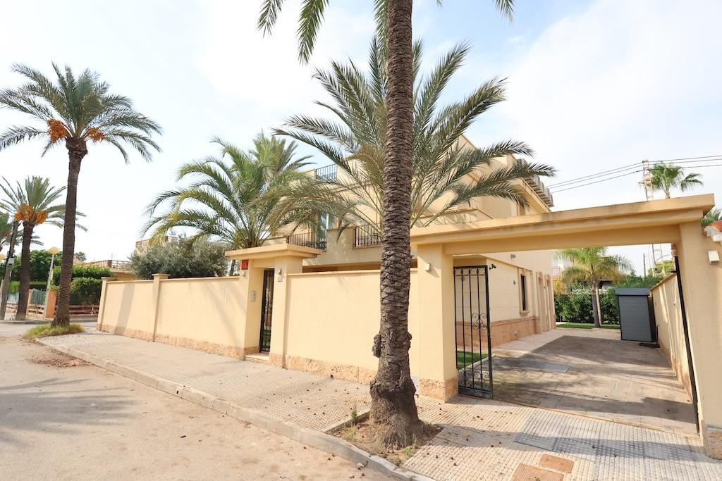 4 Bed Townhouse for sale in Cabo Roig Costa Blanca, Alicante, Spain