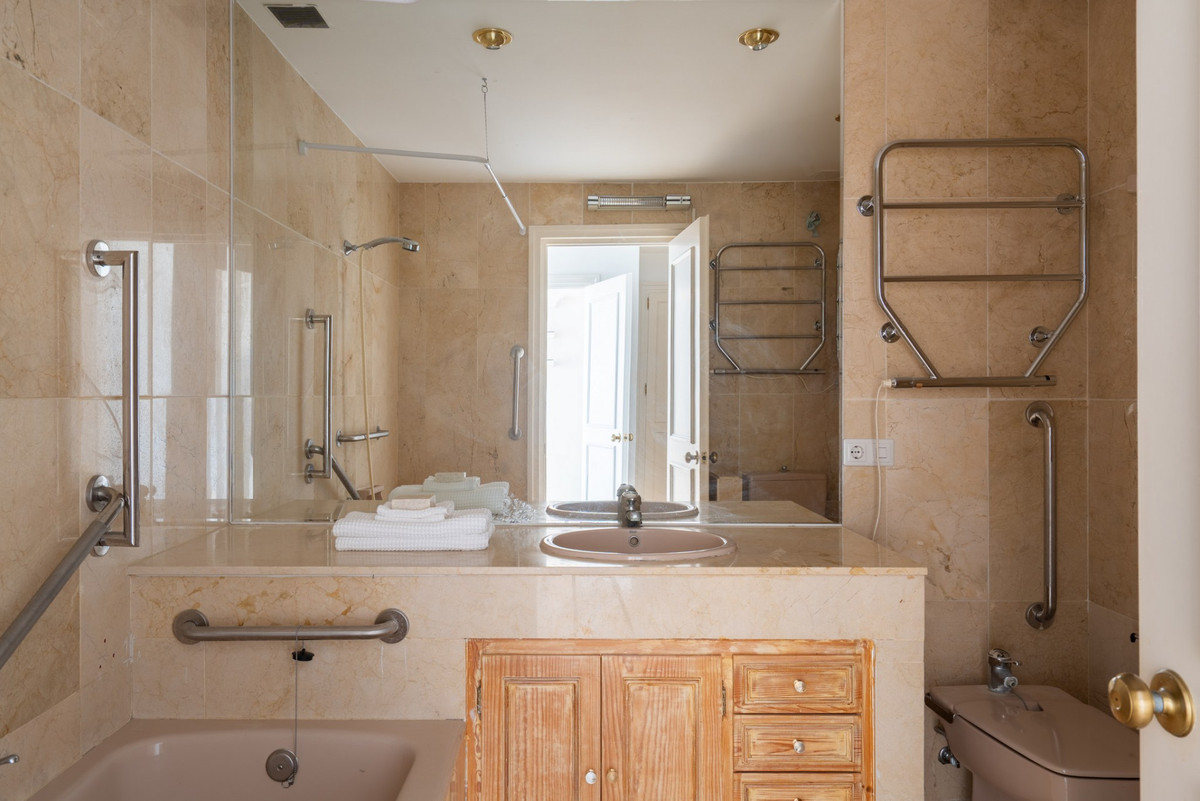 2 Bed Apartment for sale in Guadalmina Alta Costa Del Sol, Málaga, Spain