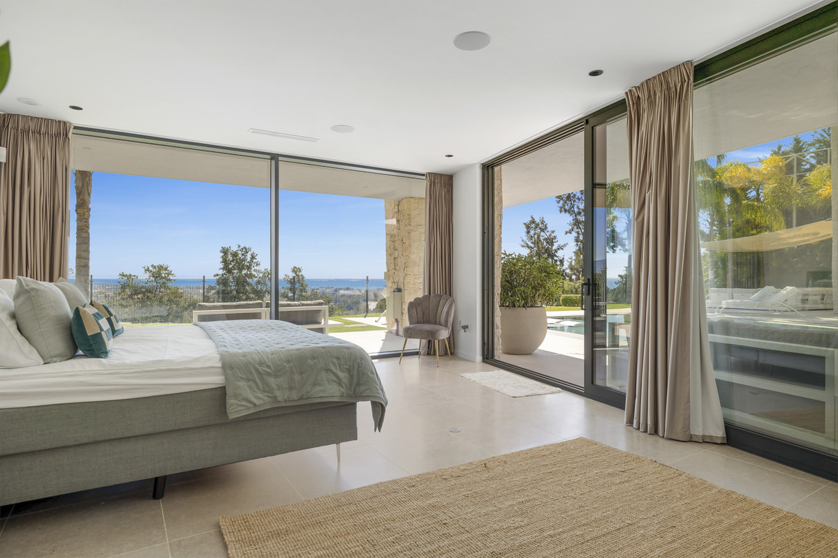5 Bed Townhouse for sale in Benahavís Costa Del Sol, Málaga, Spain