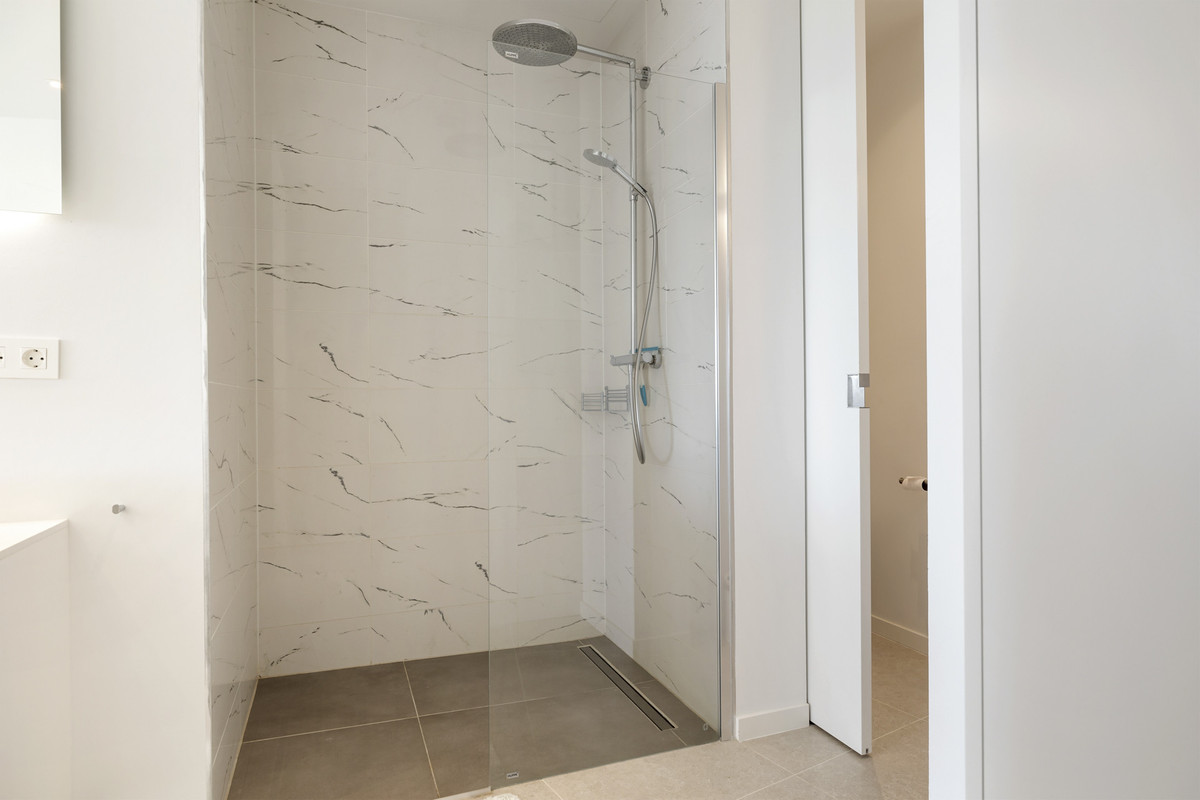 5 Bed Townhouse for sale in Benahavís Costa Del Sol, Málaga, Spain