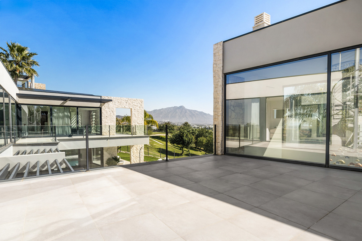 5 Bed Townhouse for sale in Benahavís Costa Del Sol, Málaga, Spain