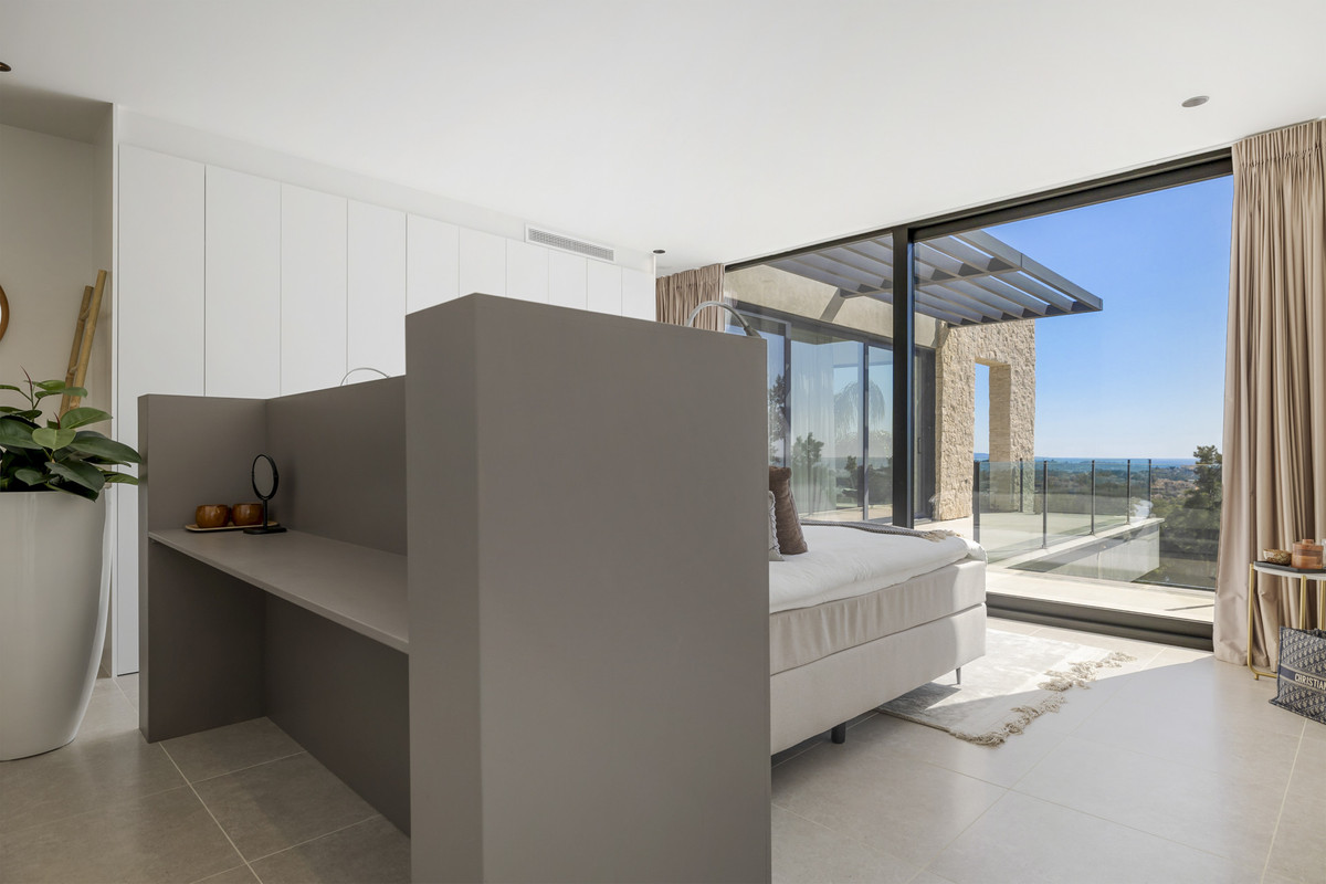 5 Bed Townhouse for sale in Benahavís Costa Del Sol, Málaga, Spain