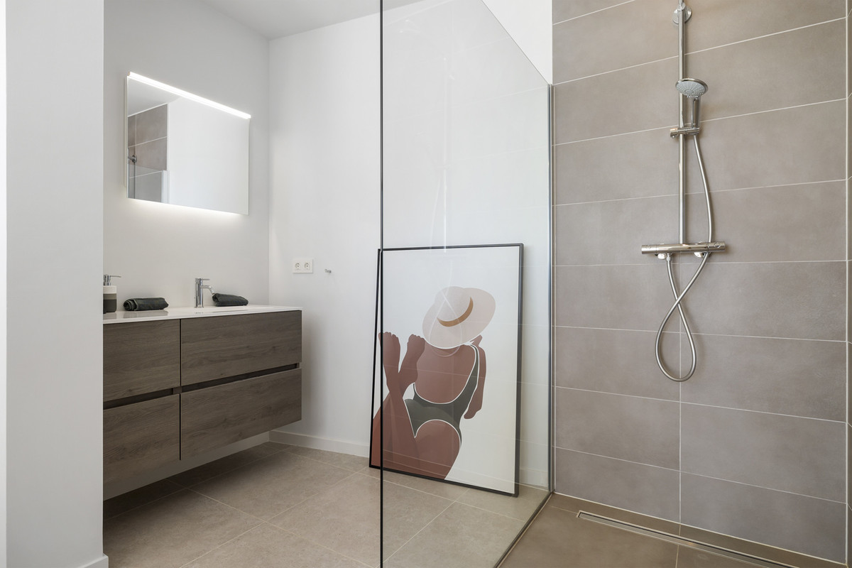 5 Bed Townhouse for sale in Benahavís Costa Del Sol, Málaga, Spain