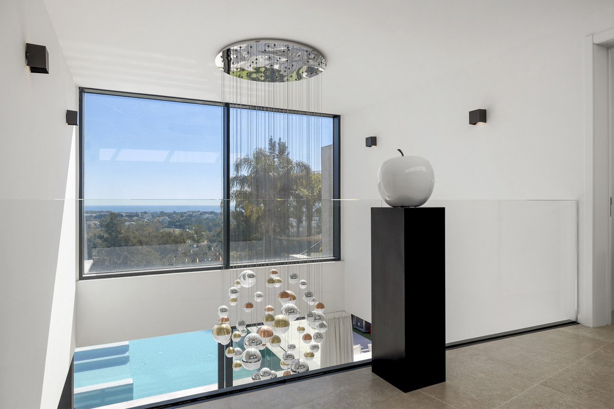 5 Bed Townhouse for sale in Benahavís Costa Del Sol, Málaga, Spain