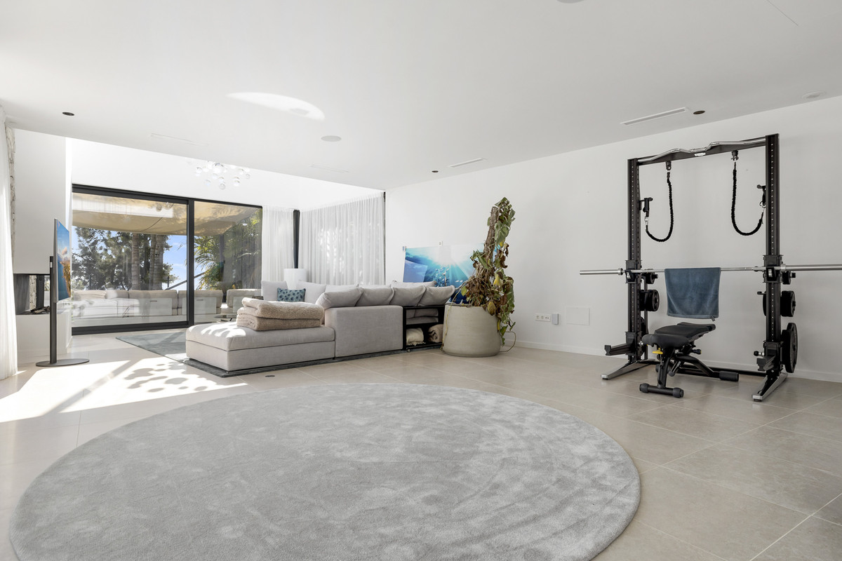 5 Bed Townhouse for sale in Benahavís Costa Del Sol, Málaga, Spain