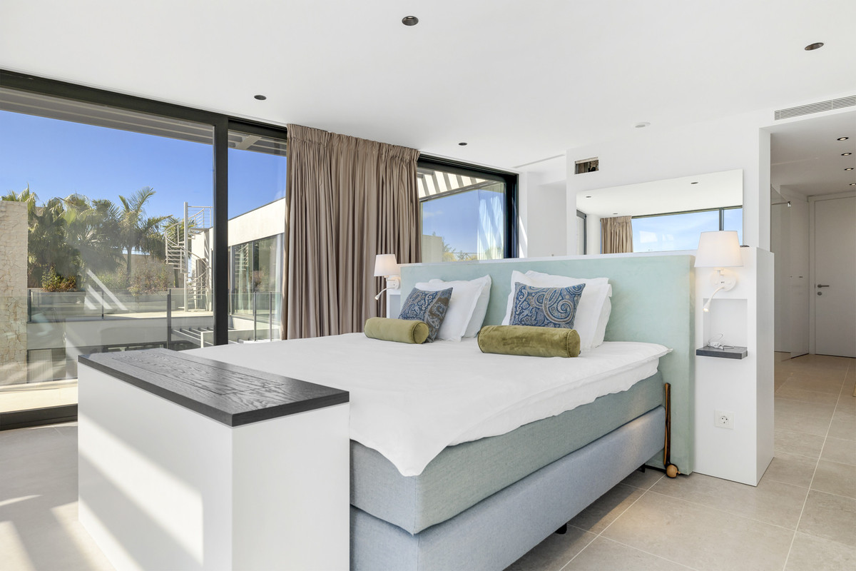 5 Bed Townhouse for sale in Benahavís Costa Del Sol, Málaga, Spain