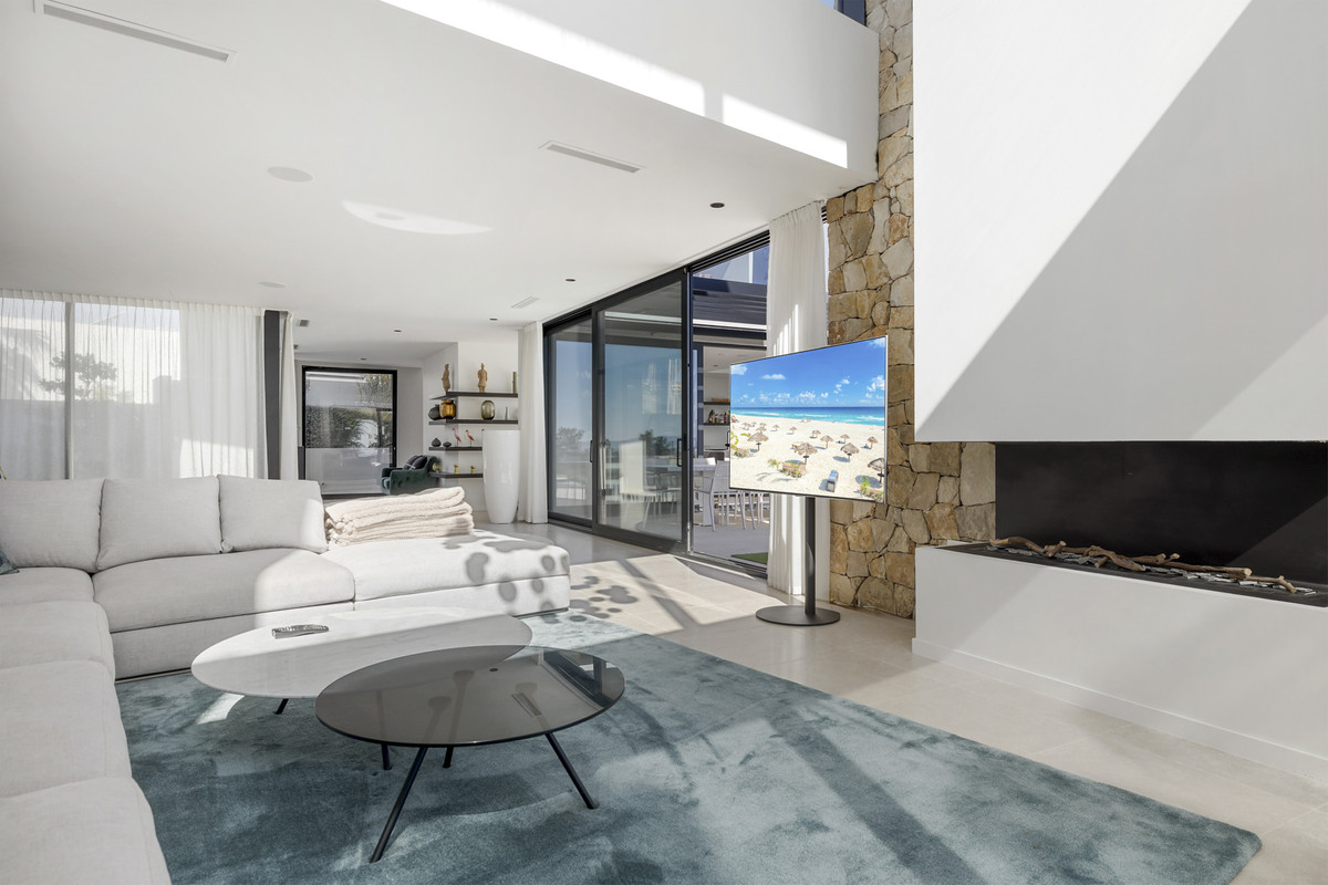 5 Bed Townhouse for sale in Benahavís Costa Del Sol, Málaga, Spain