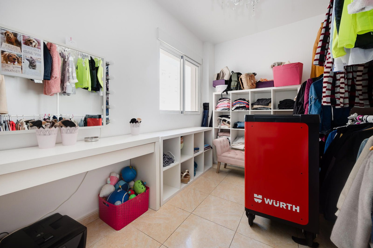 Se vende Apartamento Planta Media de 3 dormitorios en Costa Blanca, Alicante, España
