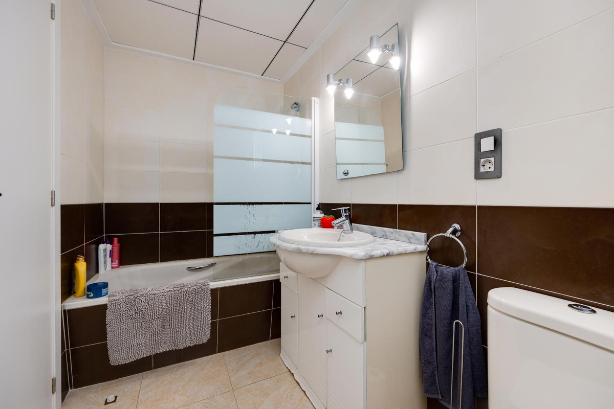 Se vende Apartamento Planta Media de 3 dormitorios en Costa Blanca, Alicante, España
