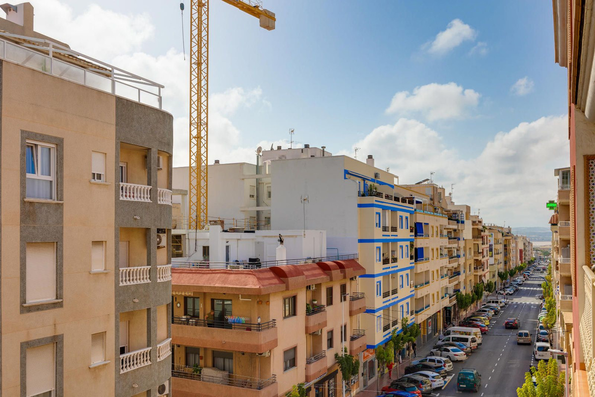 Se vende Apartamento Planta Media de 3 dormitorios en Costa Blanca, Alicante, España