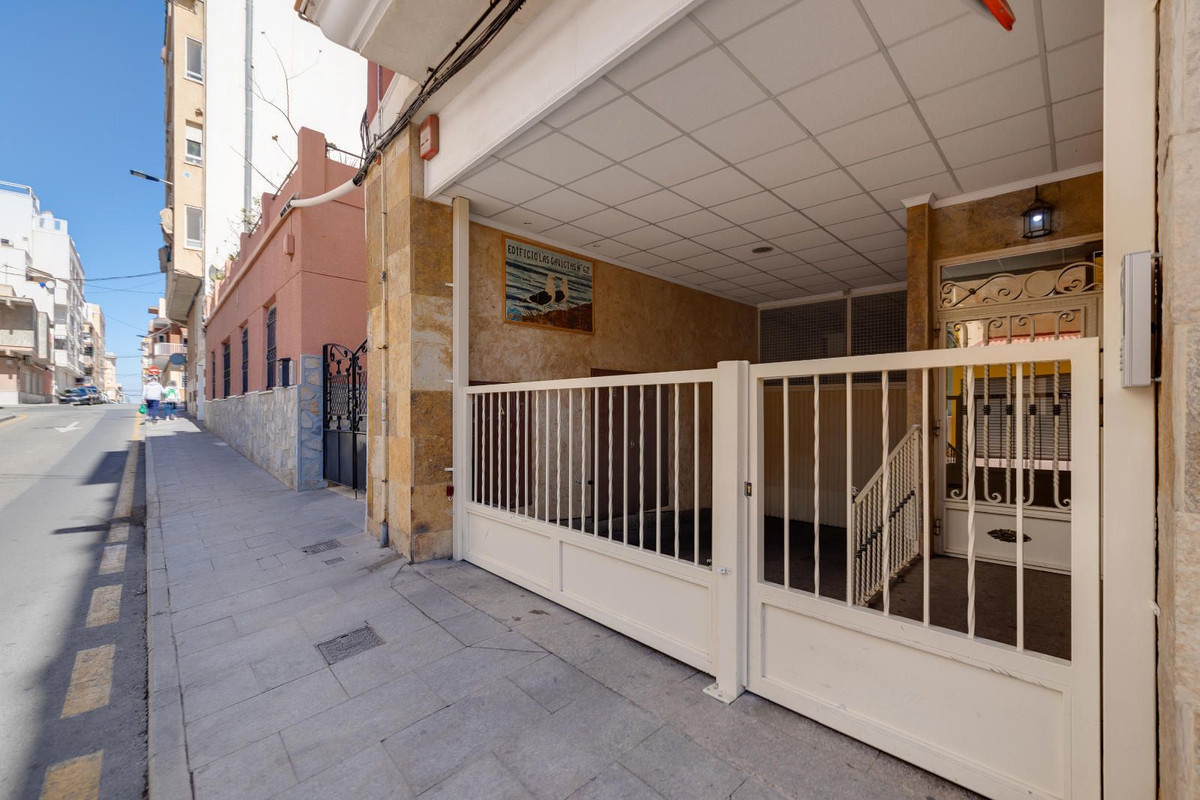 Se vende Apartamento Planta Media de 3 dormitorios en Costa Blanca, Alicante, España