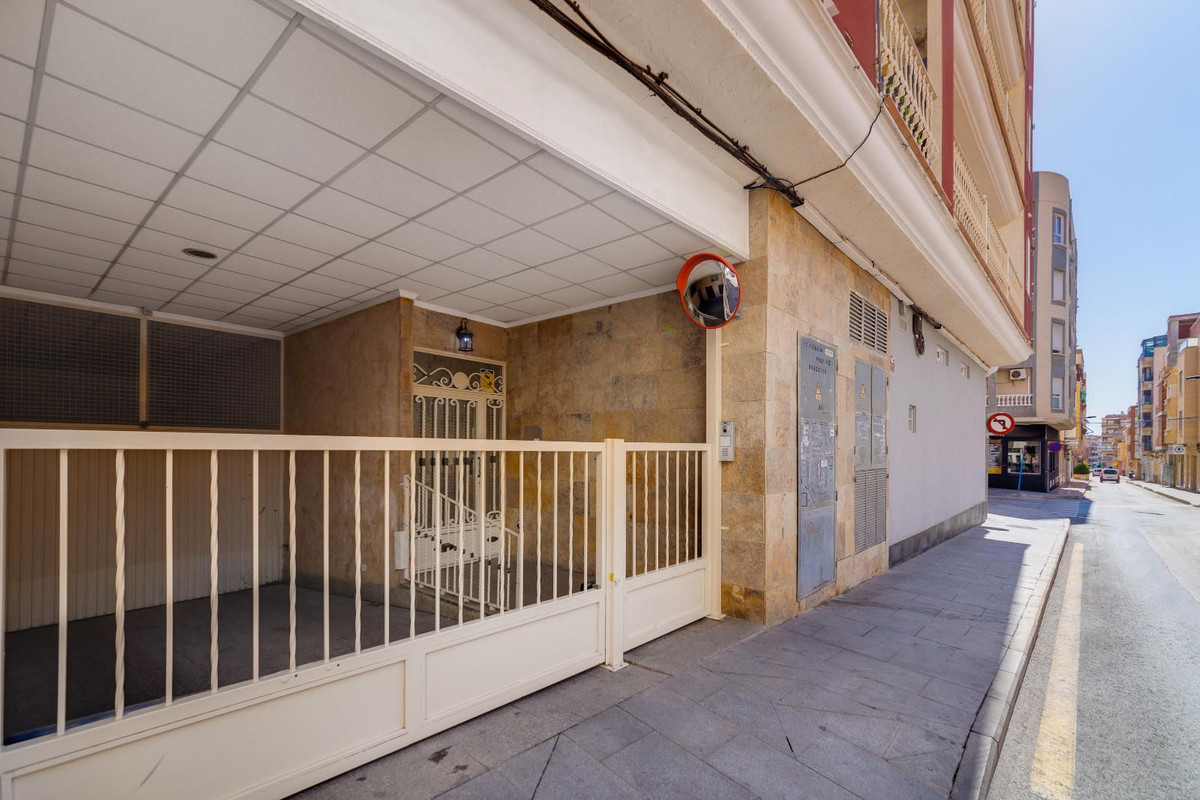 Se vende Apartamento Planta Media de 3 dormitorios en Costa Blanca, Alicante, España