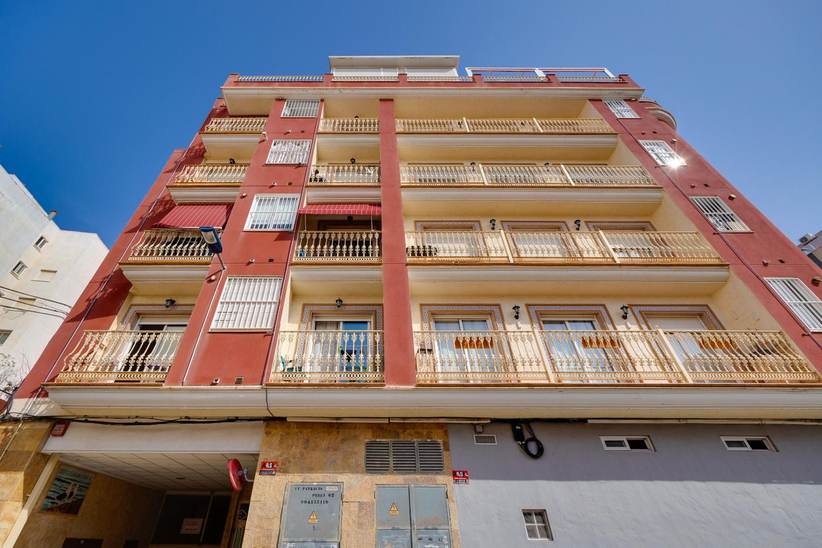 Se vende Apartamento Planta Media de 3 dormitorios en Costa Blanca, Alicante, España