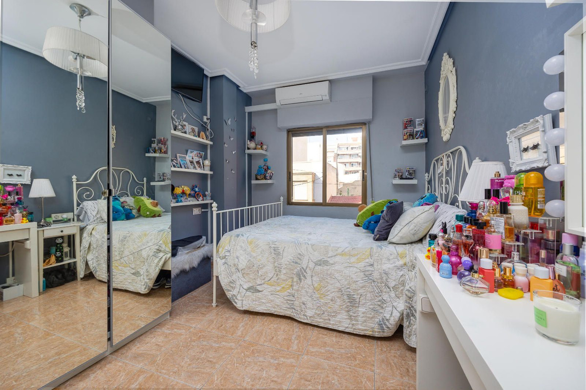 Se vende Apartamento Planta Media de 5 dormitorios en Costa Blanca, Alicante, España