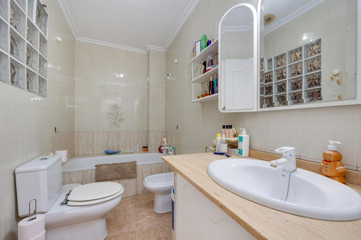 Se vende Apartamento Planta Media de 5 dormitorios en Costa Blanca, Alicante, España