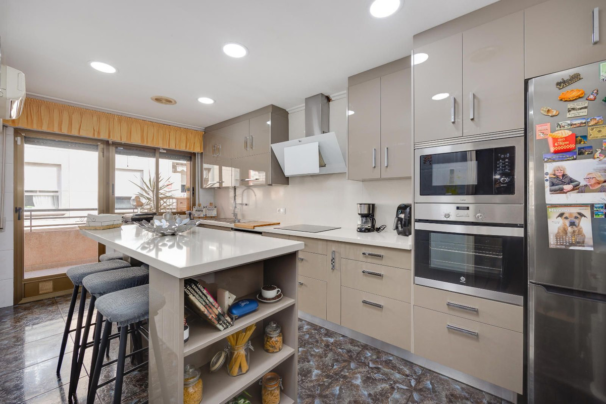 Se vende Apartamento Planta Media de 5 dormitorios en Costa Blanca, Alicante, España