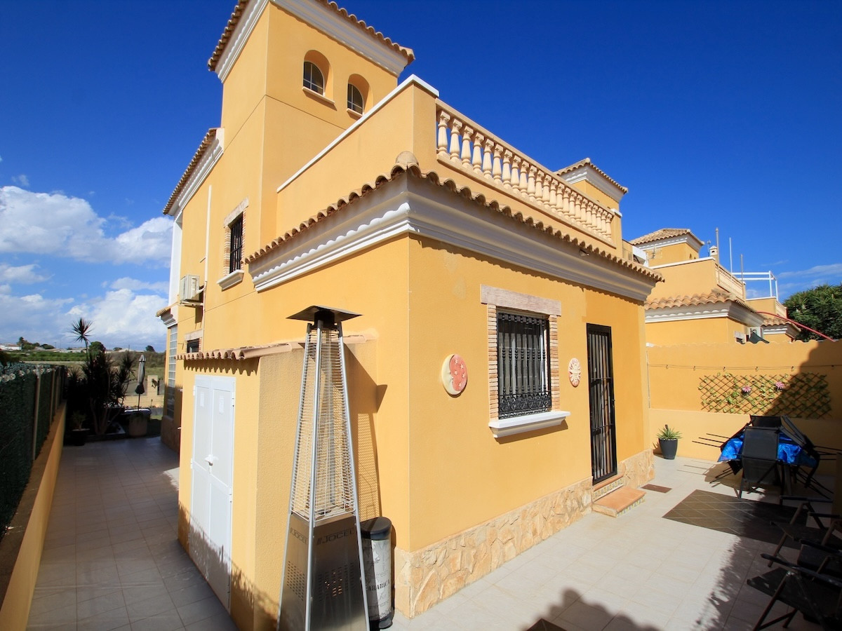 3 Bed Townhouse for sale in Guardamar Del Segura Costa Blanca, Alicante, Spain