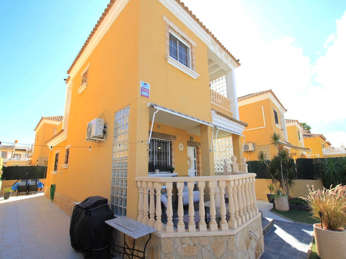 3 Bed Townhouse for sale in Guardamar Del Segura Costa Blanca, Alicante, Spain