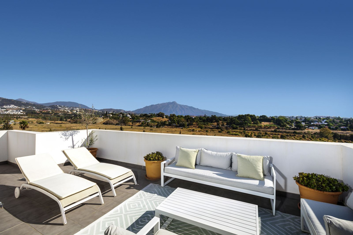 2 Bed Apartment for sale in Estepona Costa Del Sol, Málaga, Spain