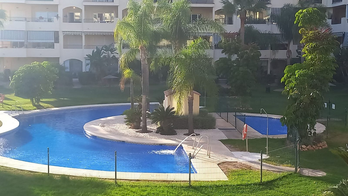 Se vende Apartamento Planta Media de 2 dormitorios en Costa Del Sol, Málaga, España