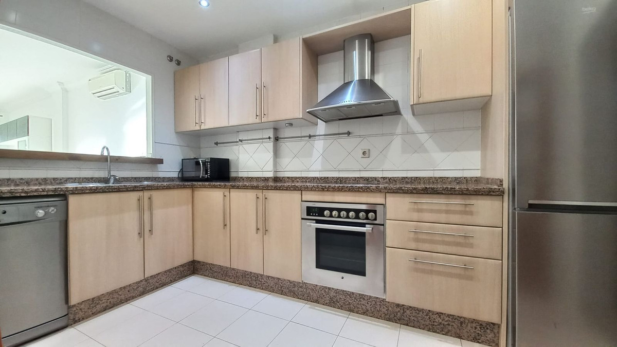 Se vende Apartamento Planta Media de 2 dormitorios en Costa Del Sol, Málaga, España
