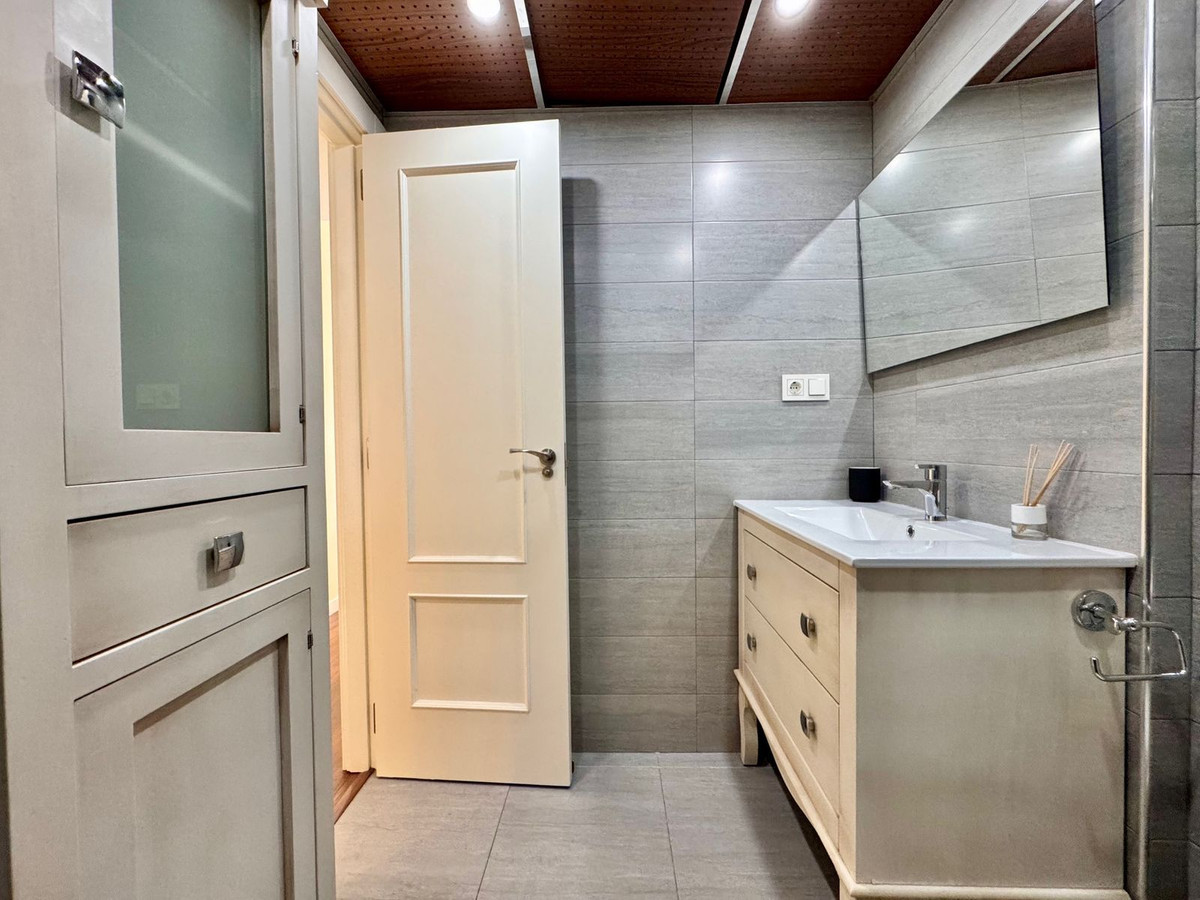 Se vende Apartamento Planta Media de 3 dormitorios en Málaga Ciudad, Málaga, España