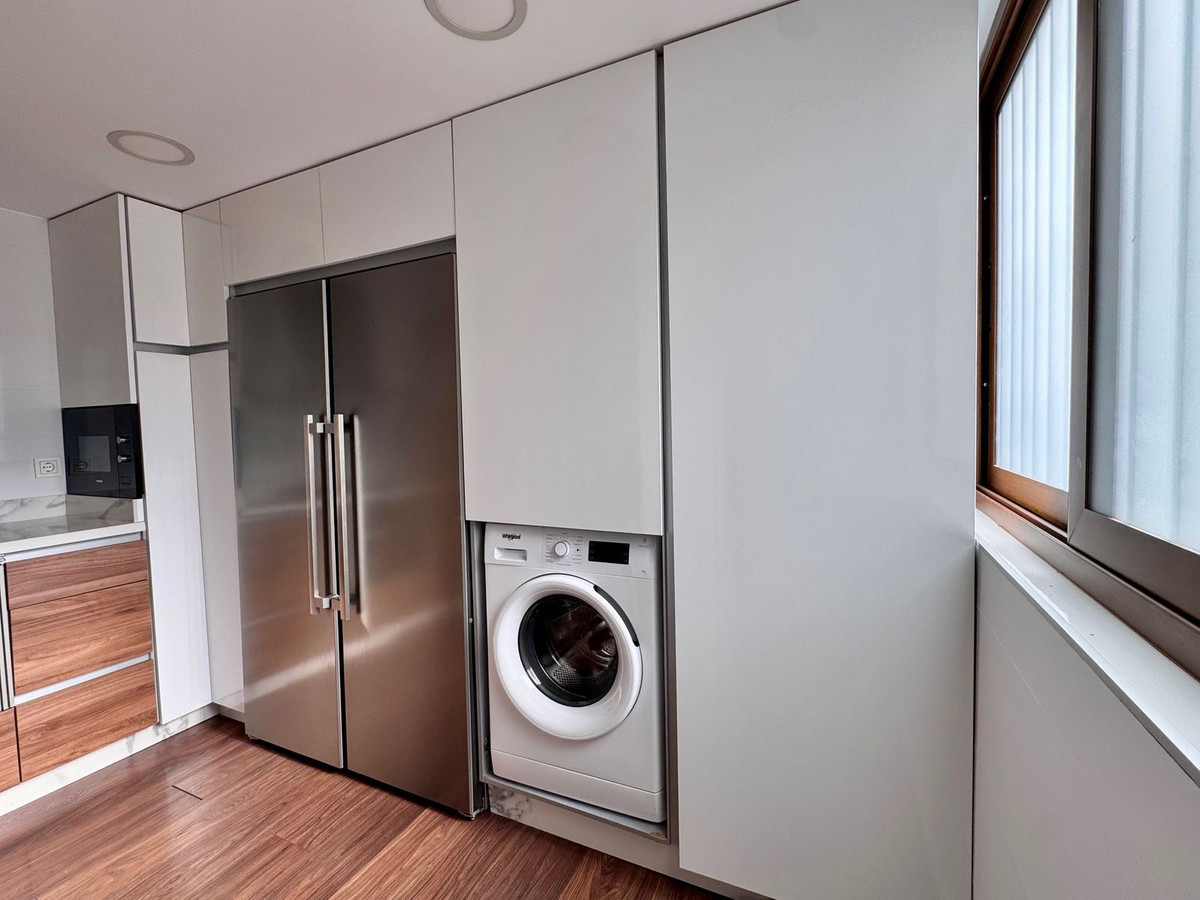 Se vende Apartamento Planta Media de 3 dormitorios en Málaga Ciudad, Málaga, España