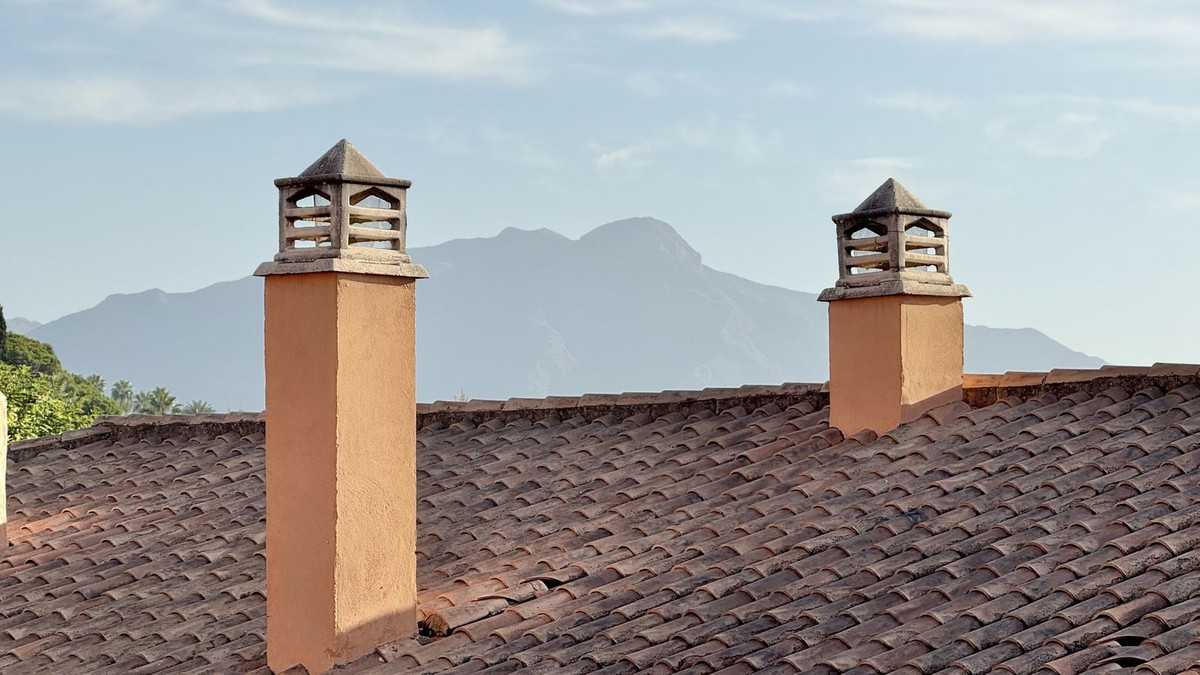 2 Bed Apartment for sale in Benahavís Costa Del Sol, Málaga, Spain