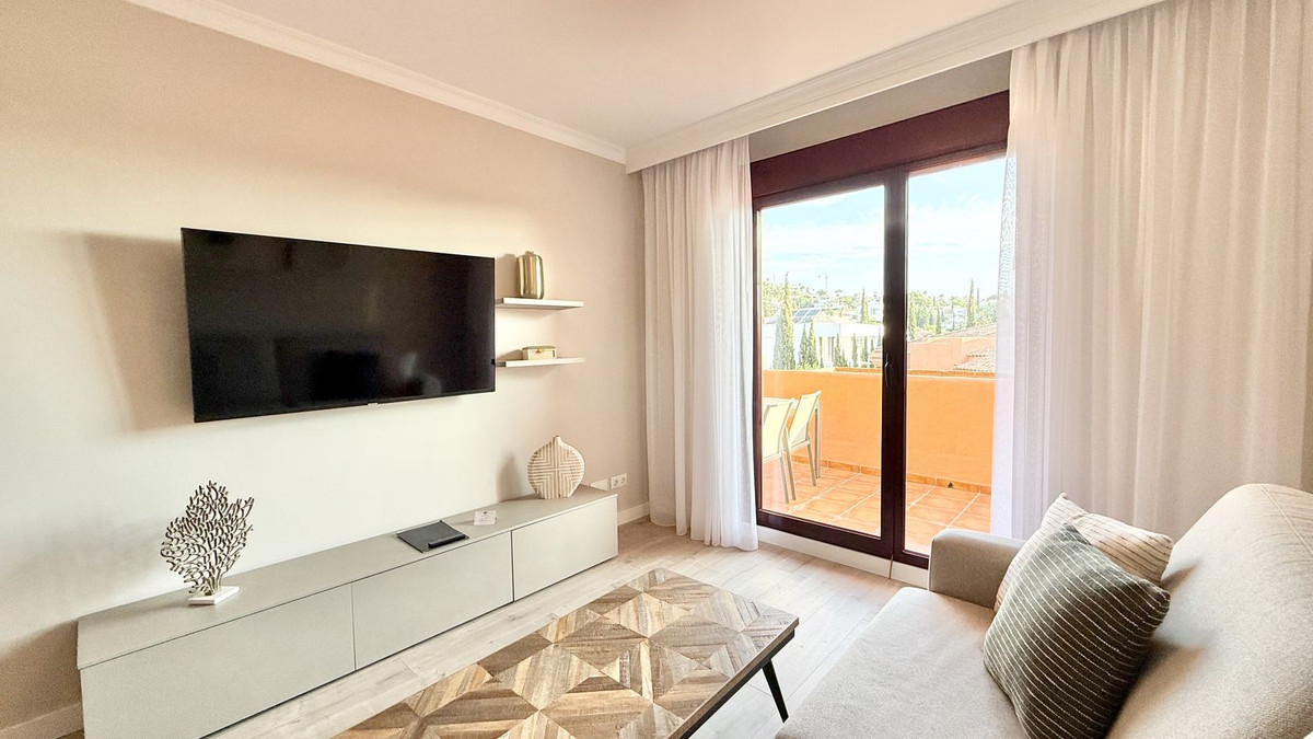 2 Bed Apartment for sale in Benahavís Costa Del Sol, Málaga, Spain