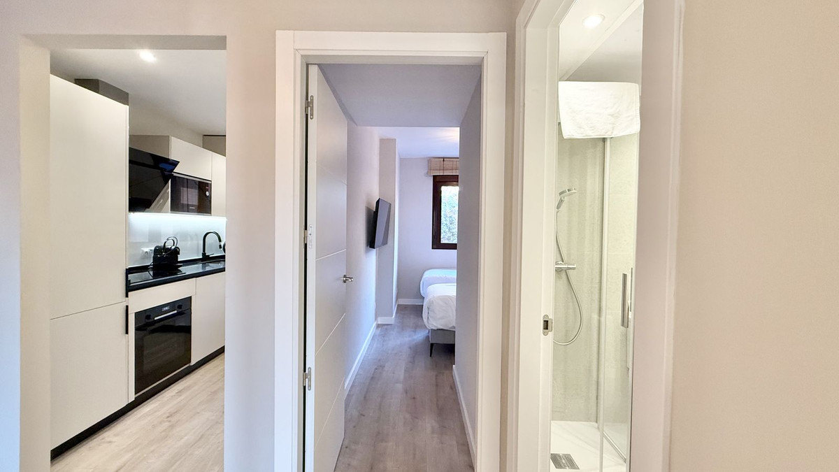 2 Bed Apartment for sale in Benahavís Costa Del Sol, Málaga, Spain