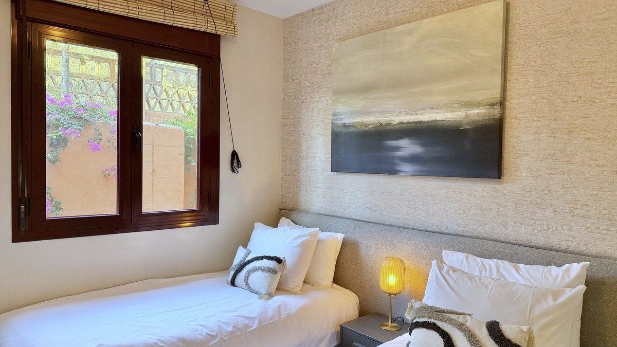 2 Bed Apartment for sale in Benahavís Costa Del Sol, Málaga, Spain