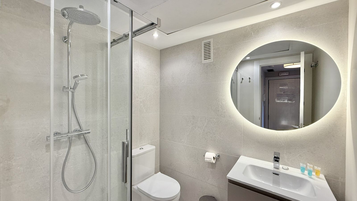 2 Bed Apartment for sale in Benahavís Costa Del Sol, Málaga, Spain