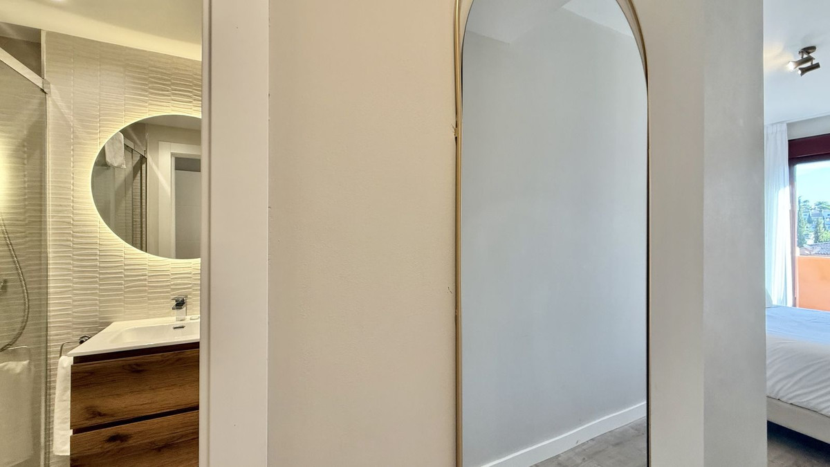 2 Bed Apartment for sale in Benahavís Costa Del Sol, Málaga, Spain